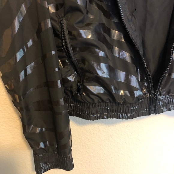 Black print athleisure jacket - Picture 3 of 4